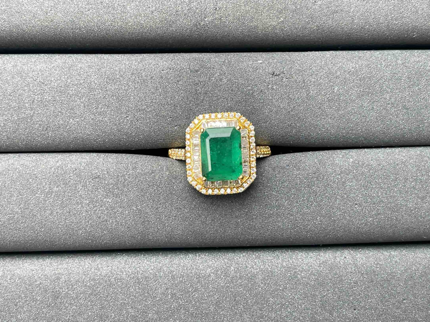 A7421 Emerald Ring