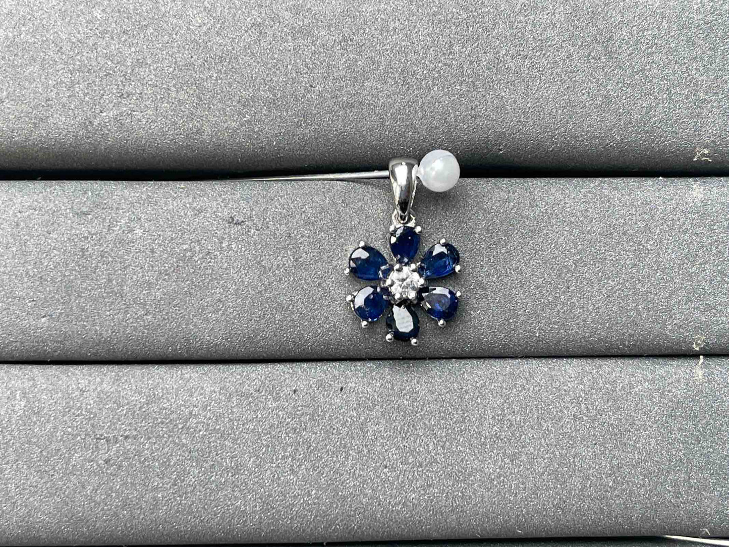 A7450 Sapphire Pendant