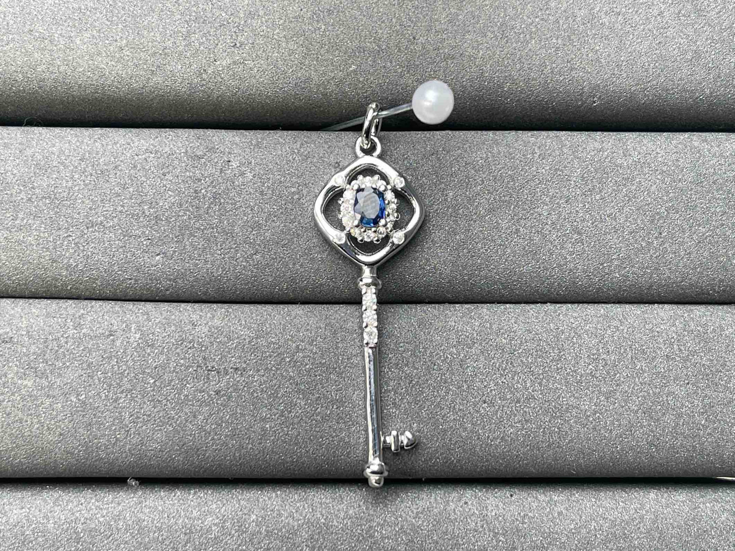 A7484 Sapphire Pendant