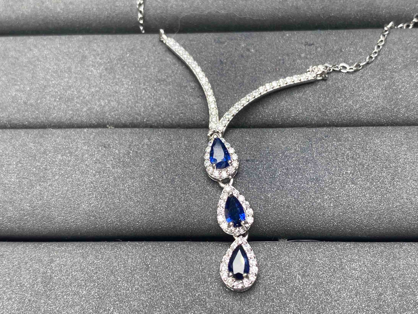 A7960 Sapphire Necklace