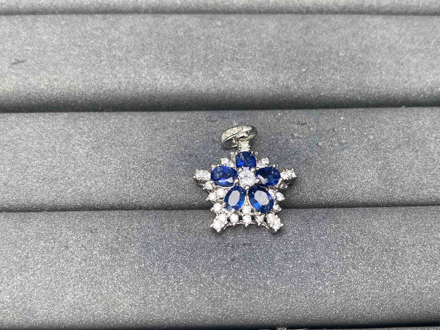 A7981 Sapphire Pendant