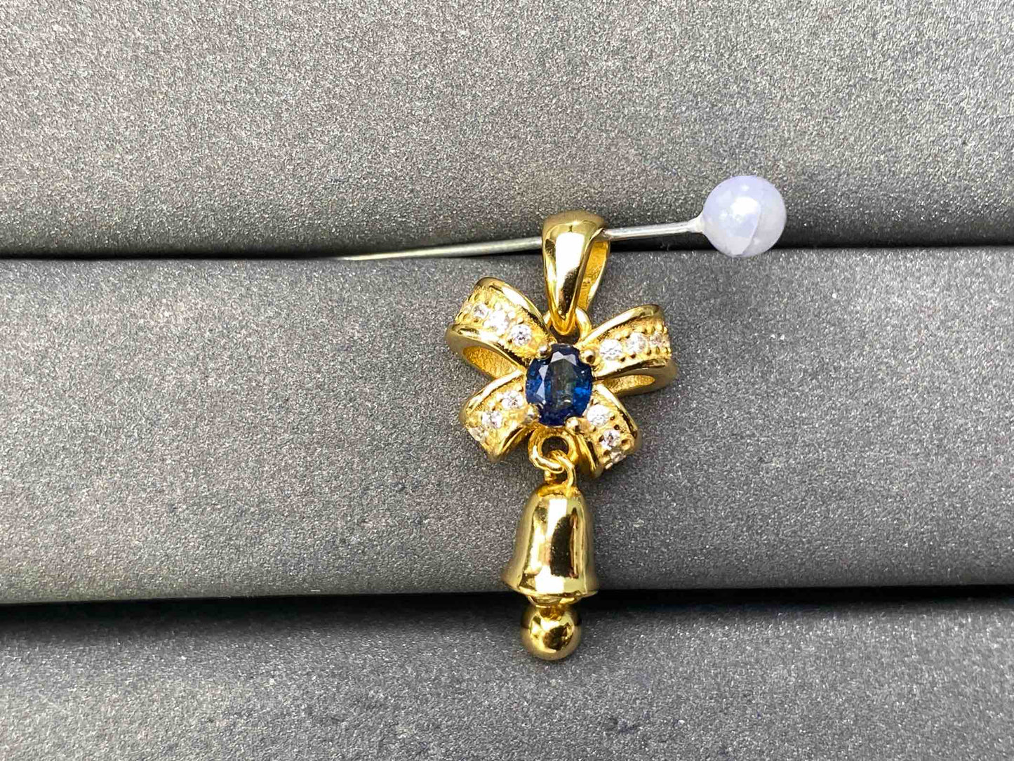 A8132 Sapphire Pendant