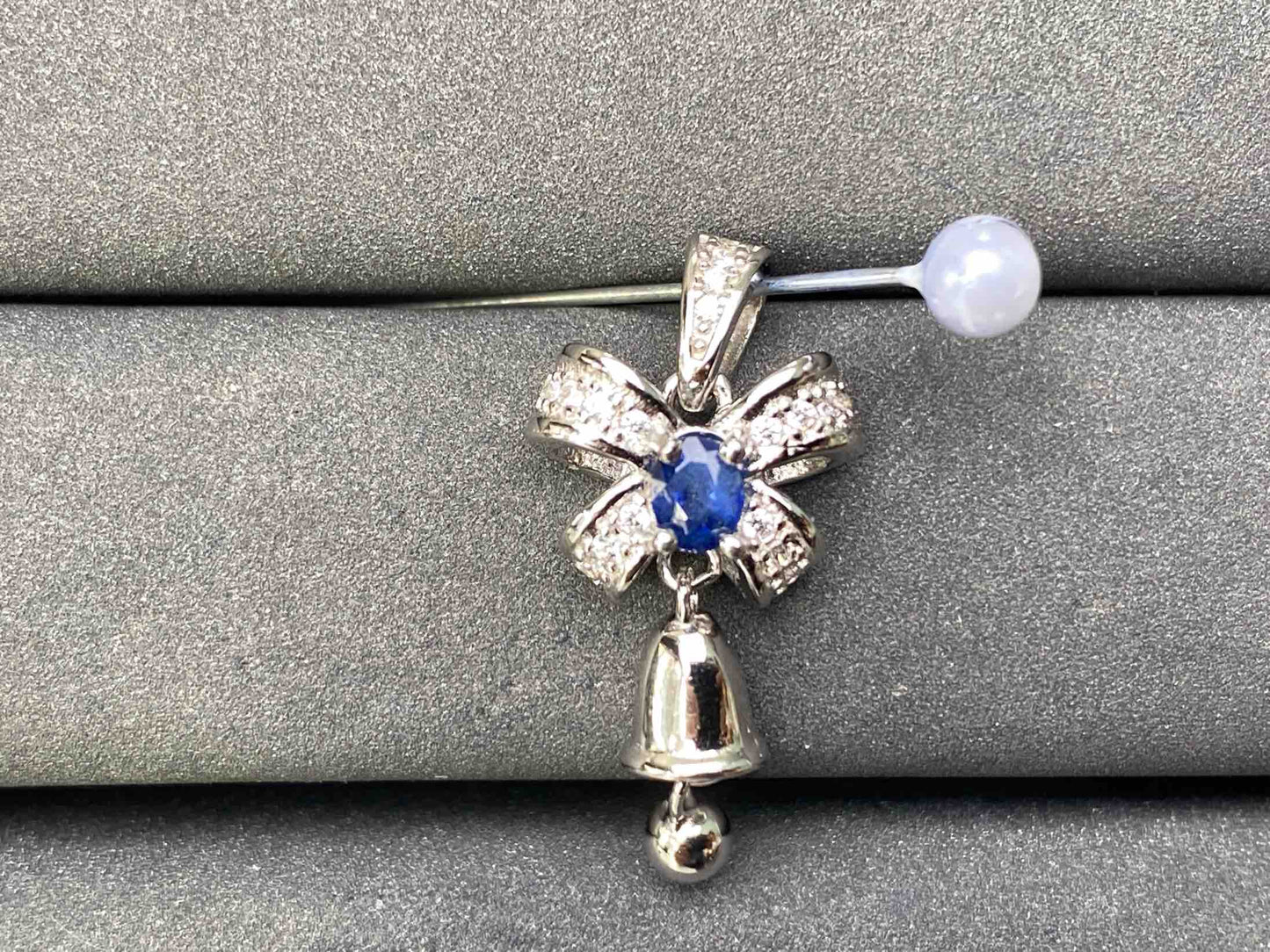 A8133 Sapphire Pendant