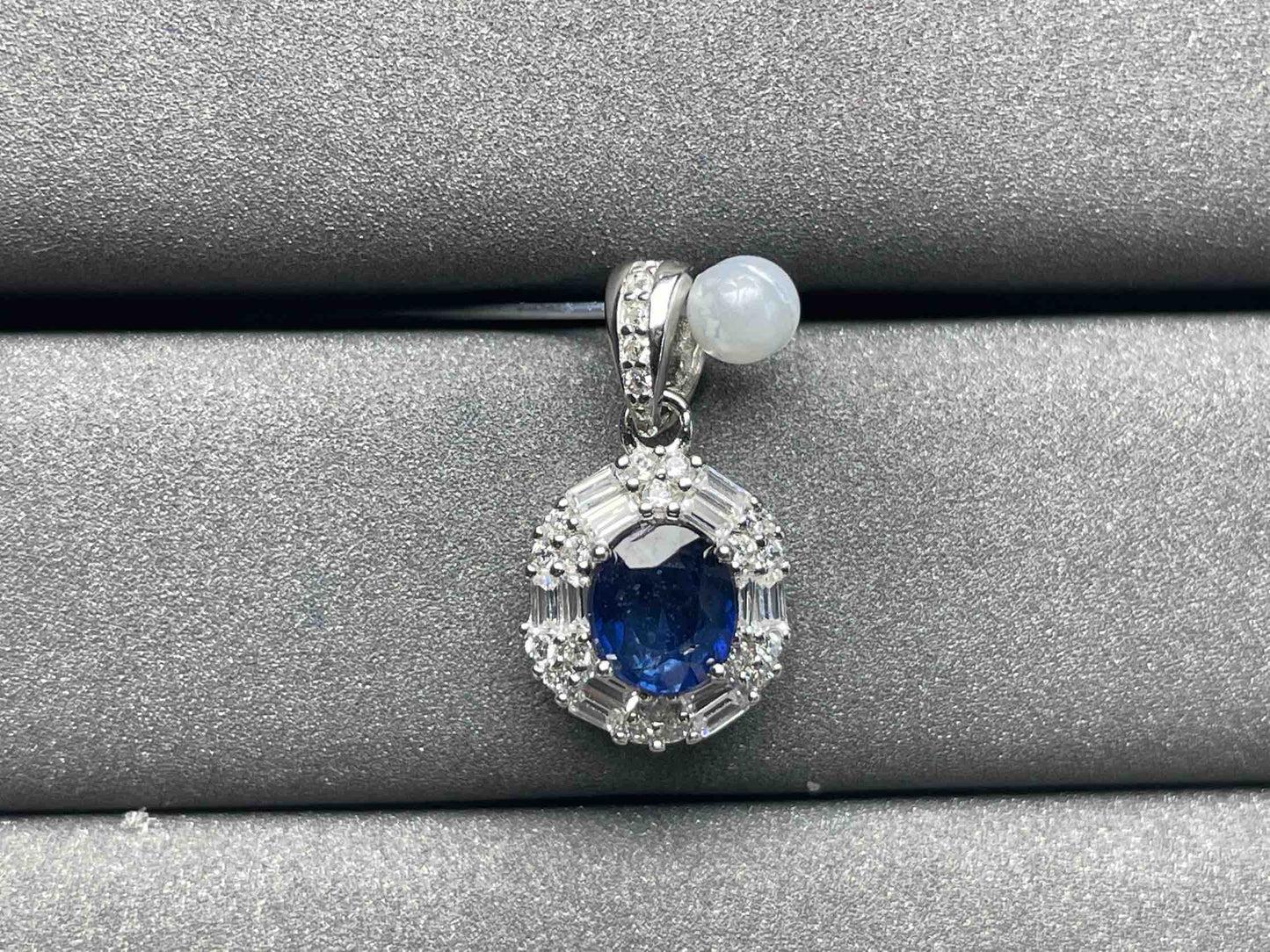 A814 Blue Sapphire Pendant