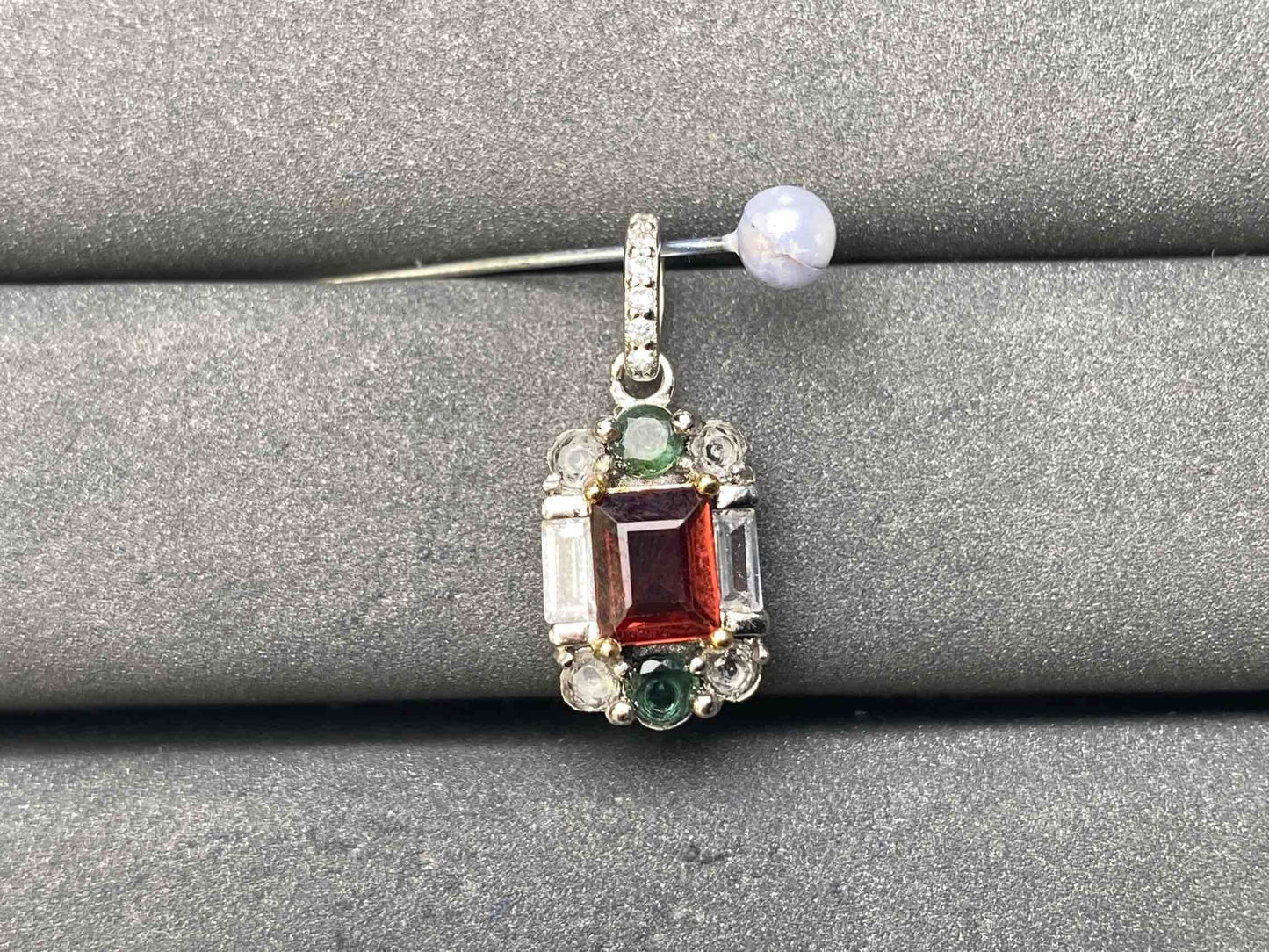 A8186 Spinel Pendant
