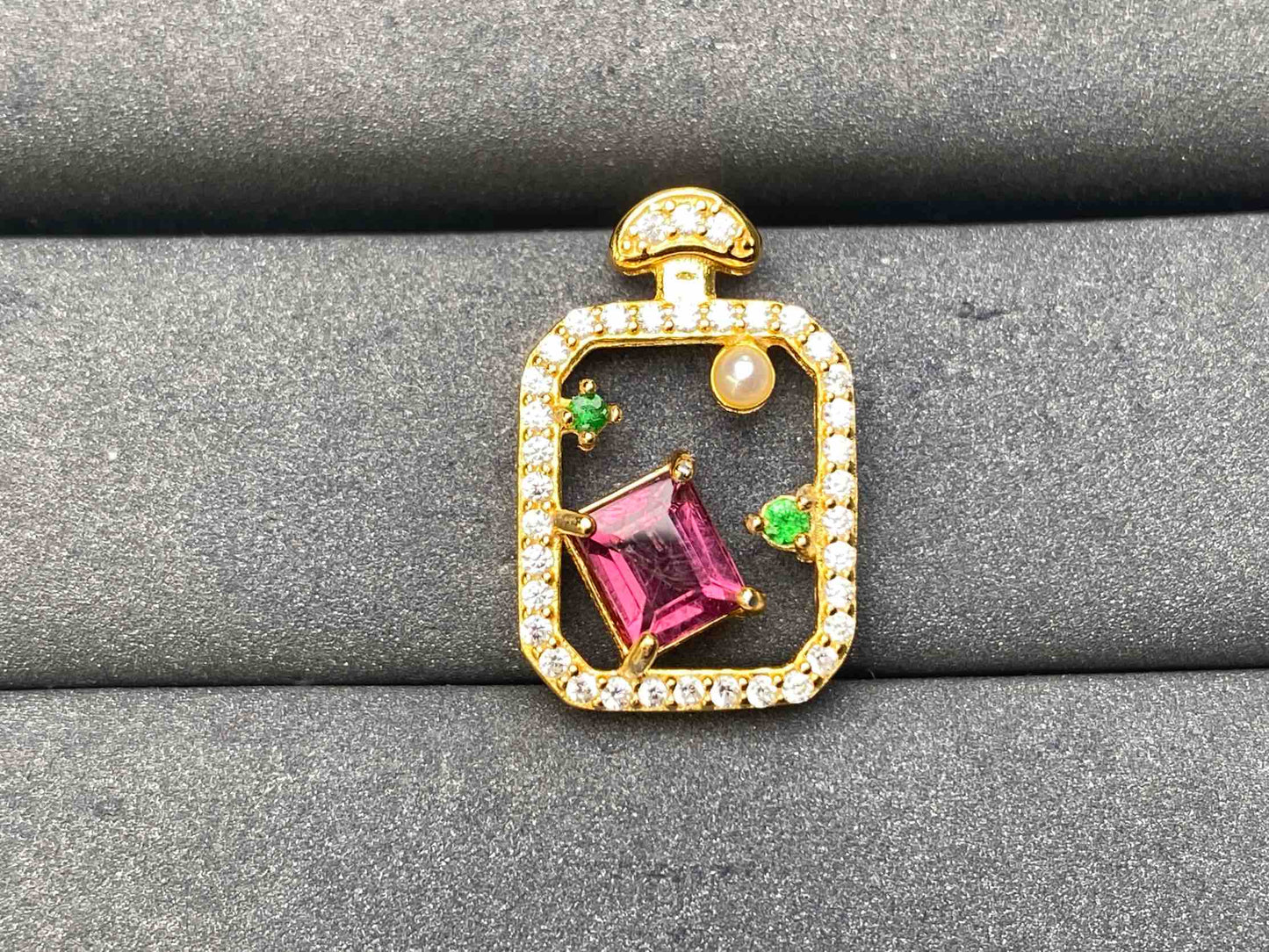 A8195 Spinel Pendant