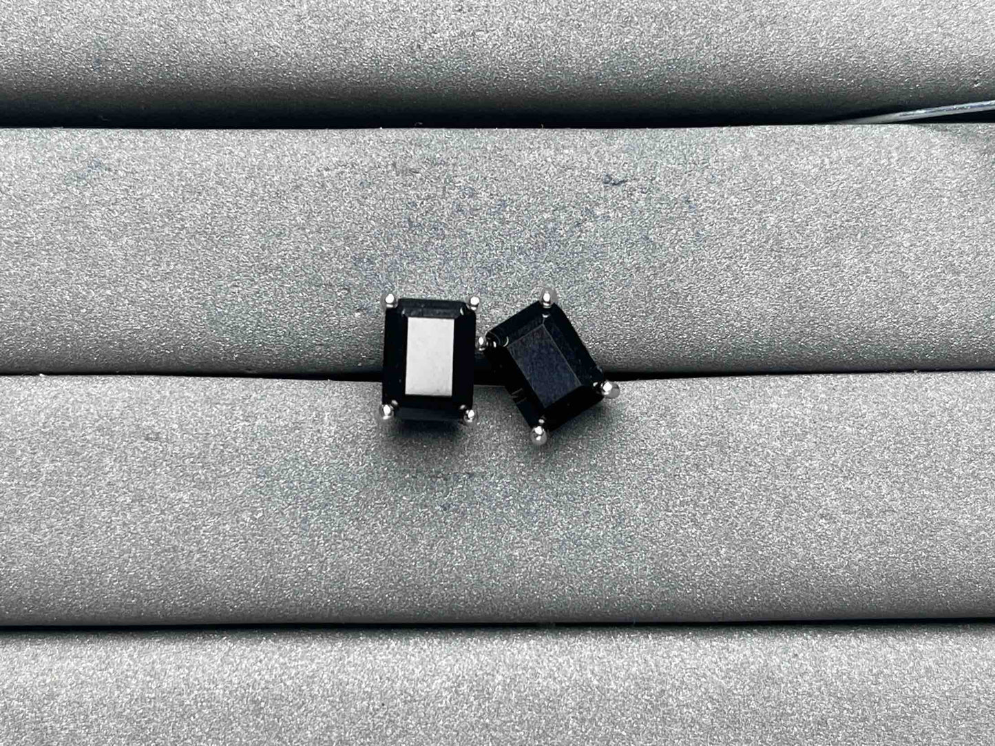A8226 Black Onyx Earrings