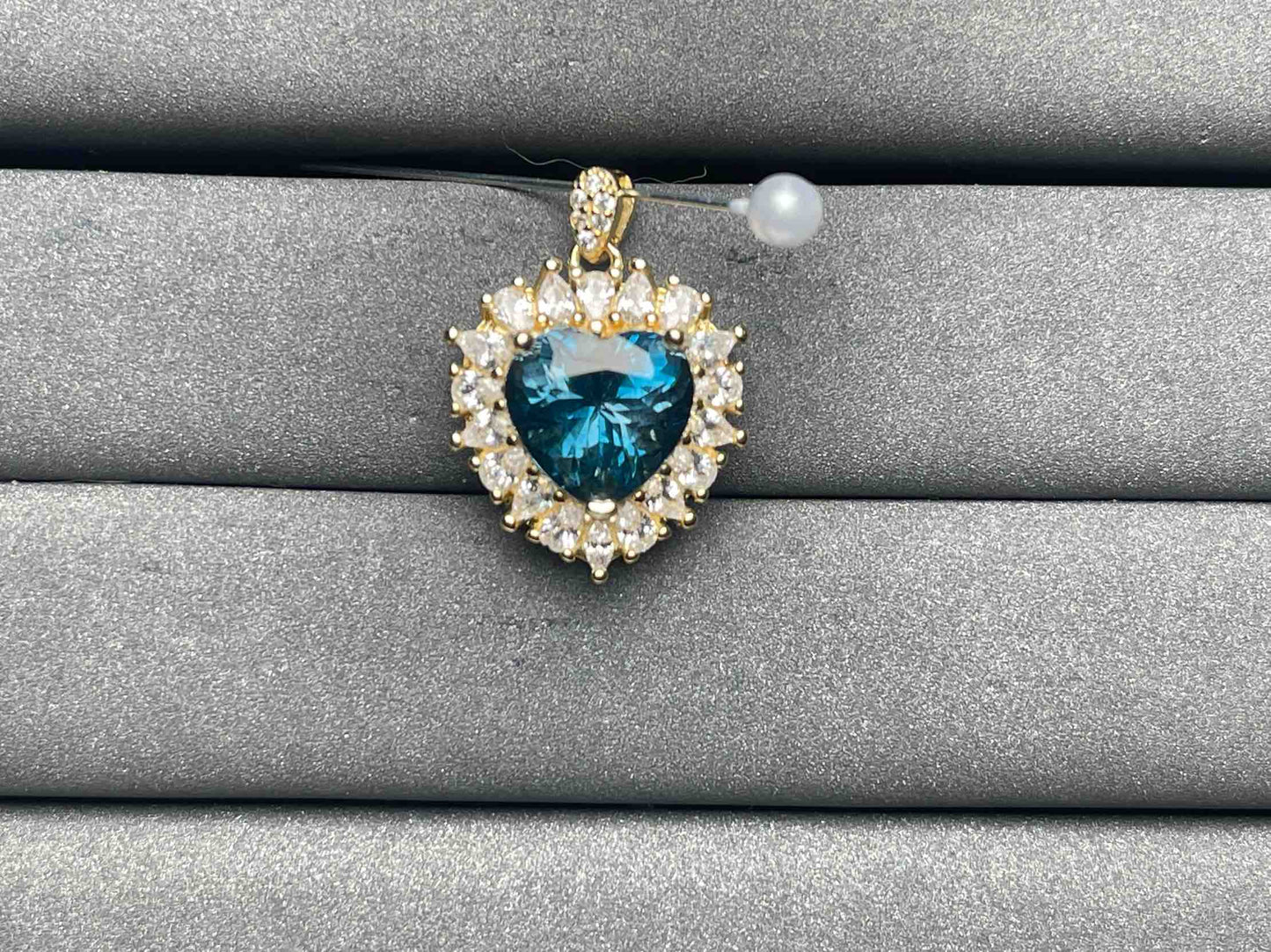 A8303 Topaz Pendant