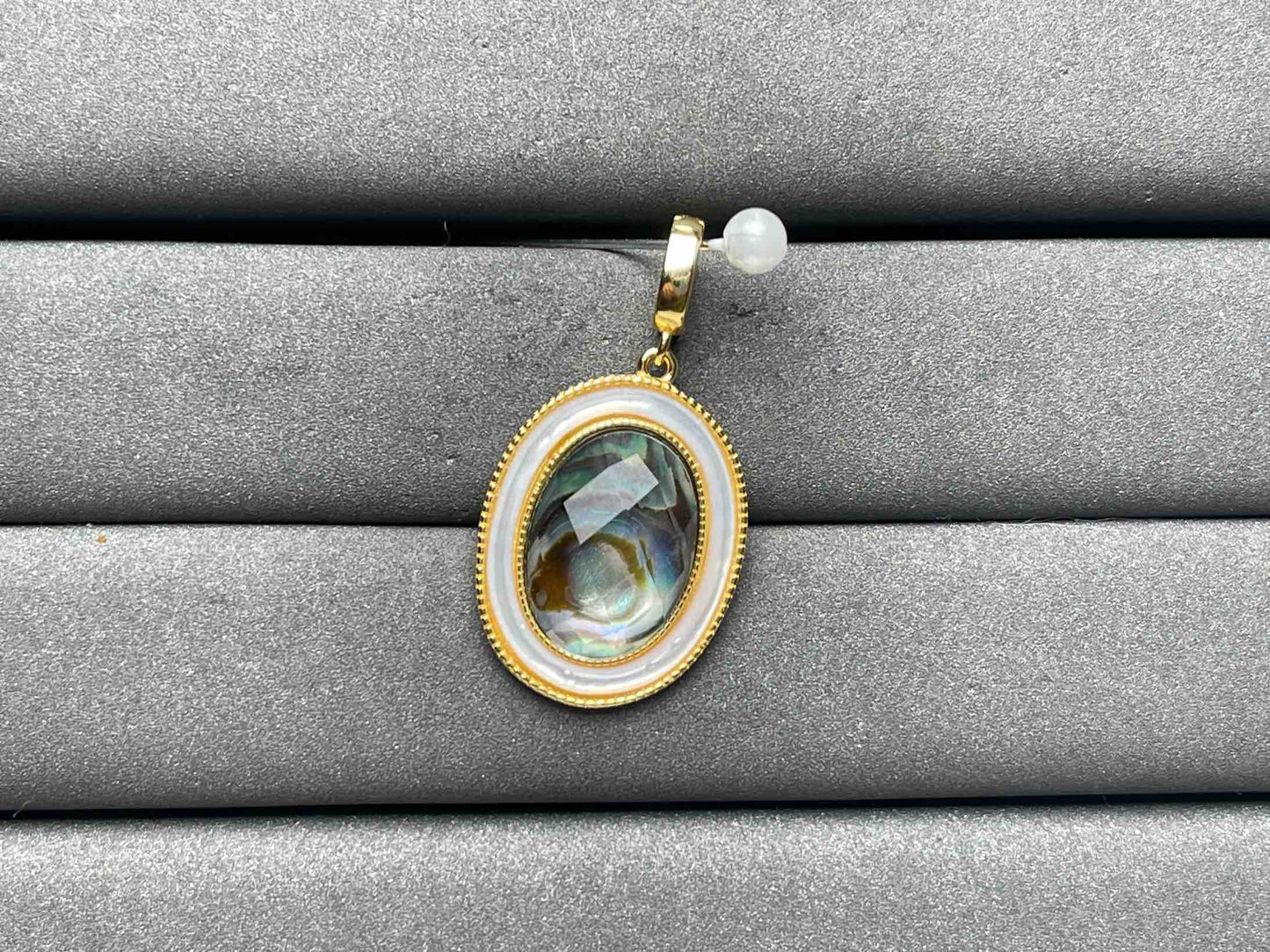 A8421 Black conch Pendant