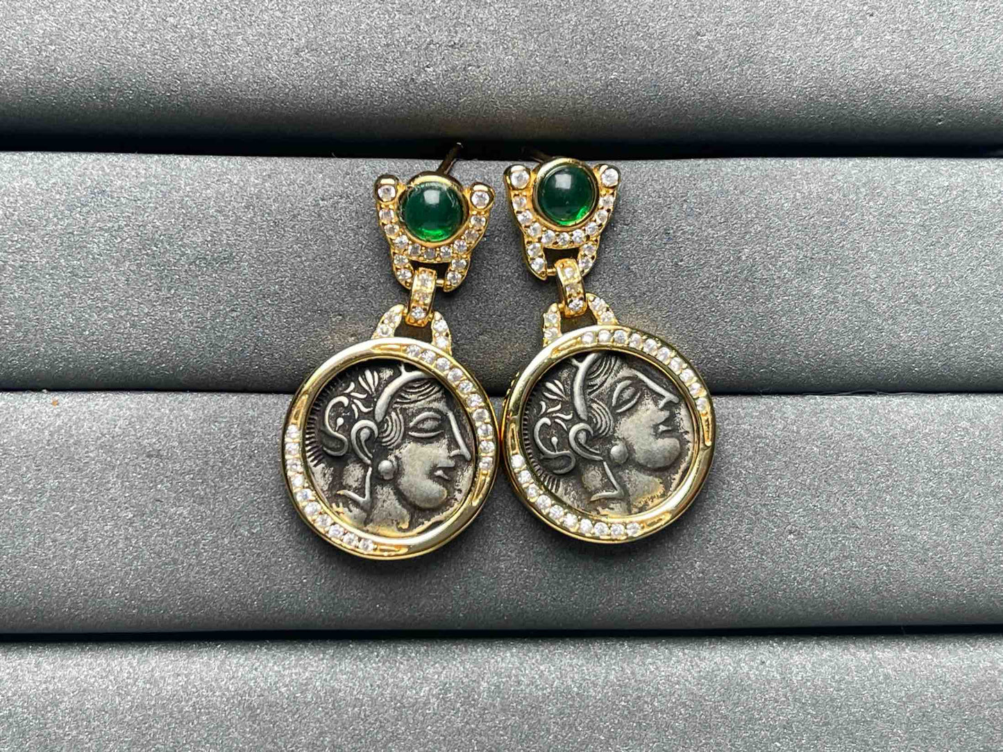 A8431 Black conch Earrings