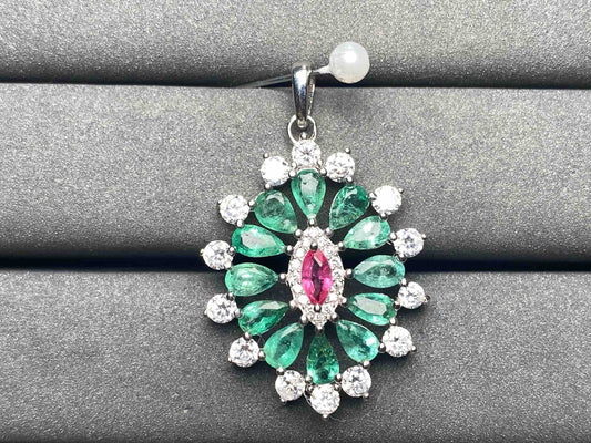 A8539 Emerald Pendant