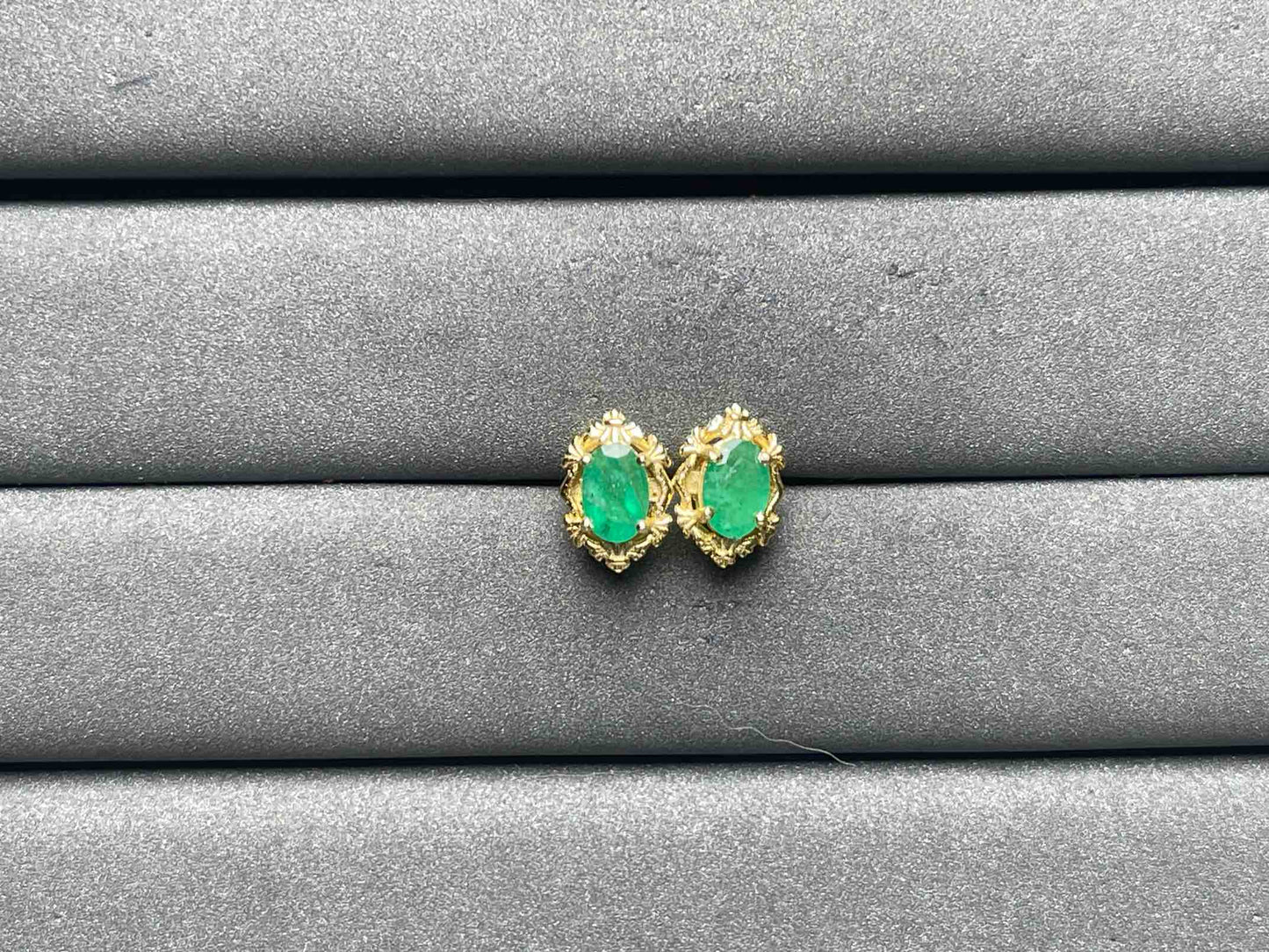 A8546 Emerald Earrings