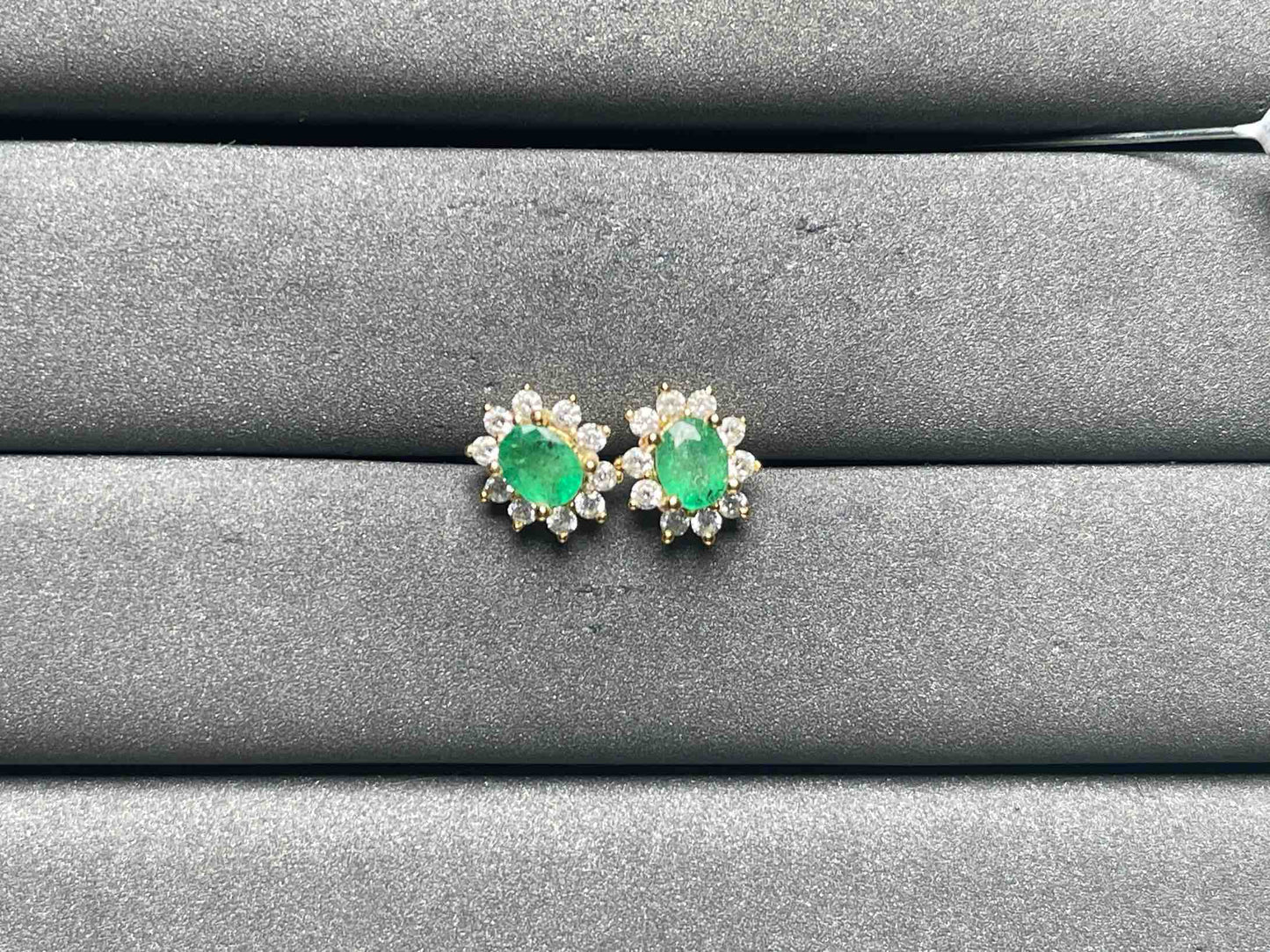 A8575 Emerald Earrings