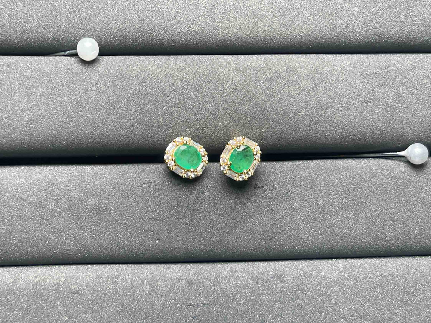 A8577 Emerald Earrings