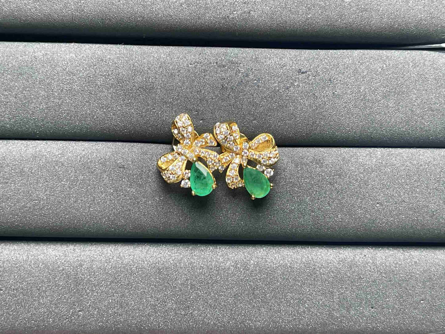 A8579 Emerald Earrings