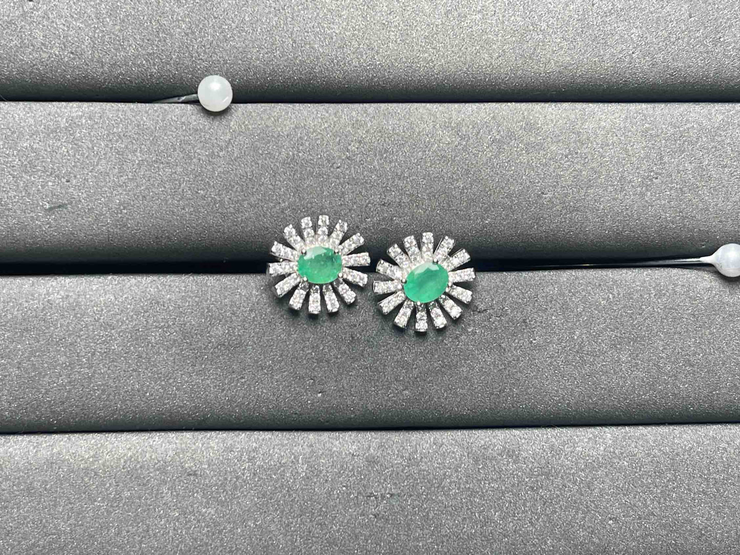 A8582 Emerald Earrings