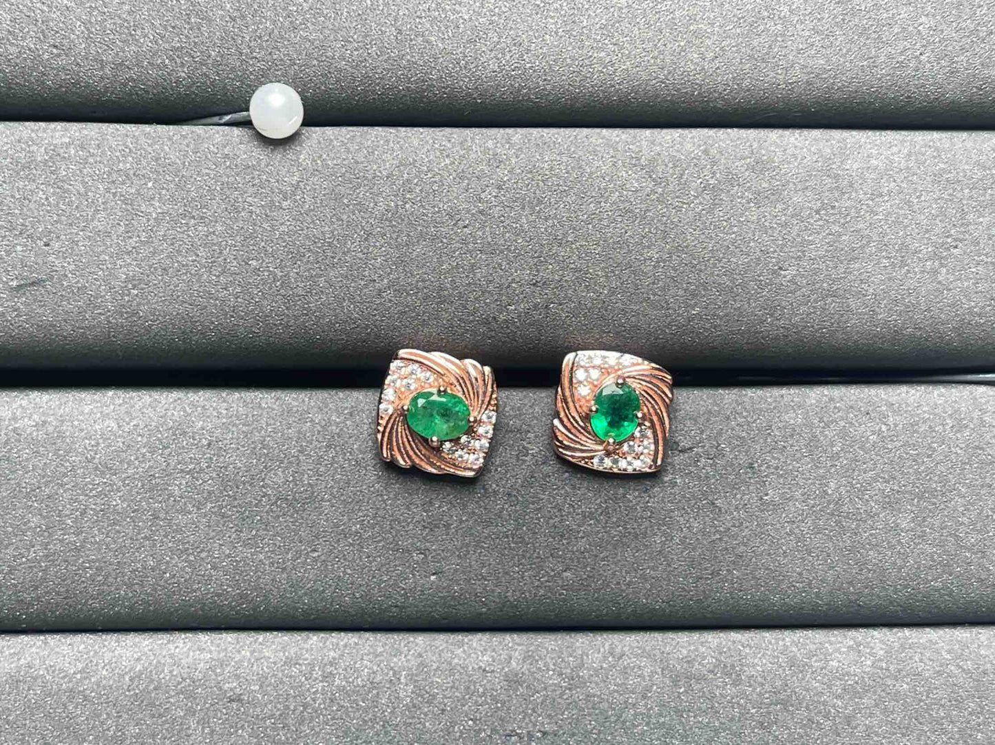 A8593 Emerald Earrings