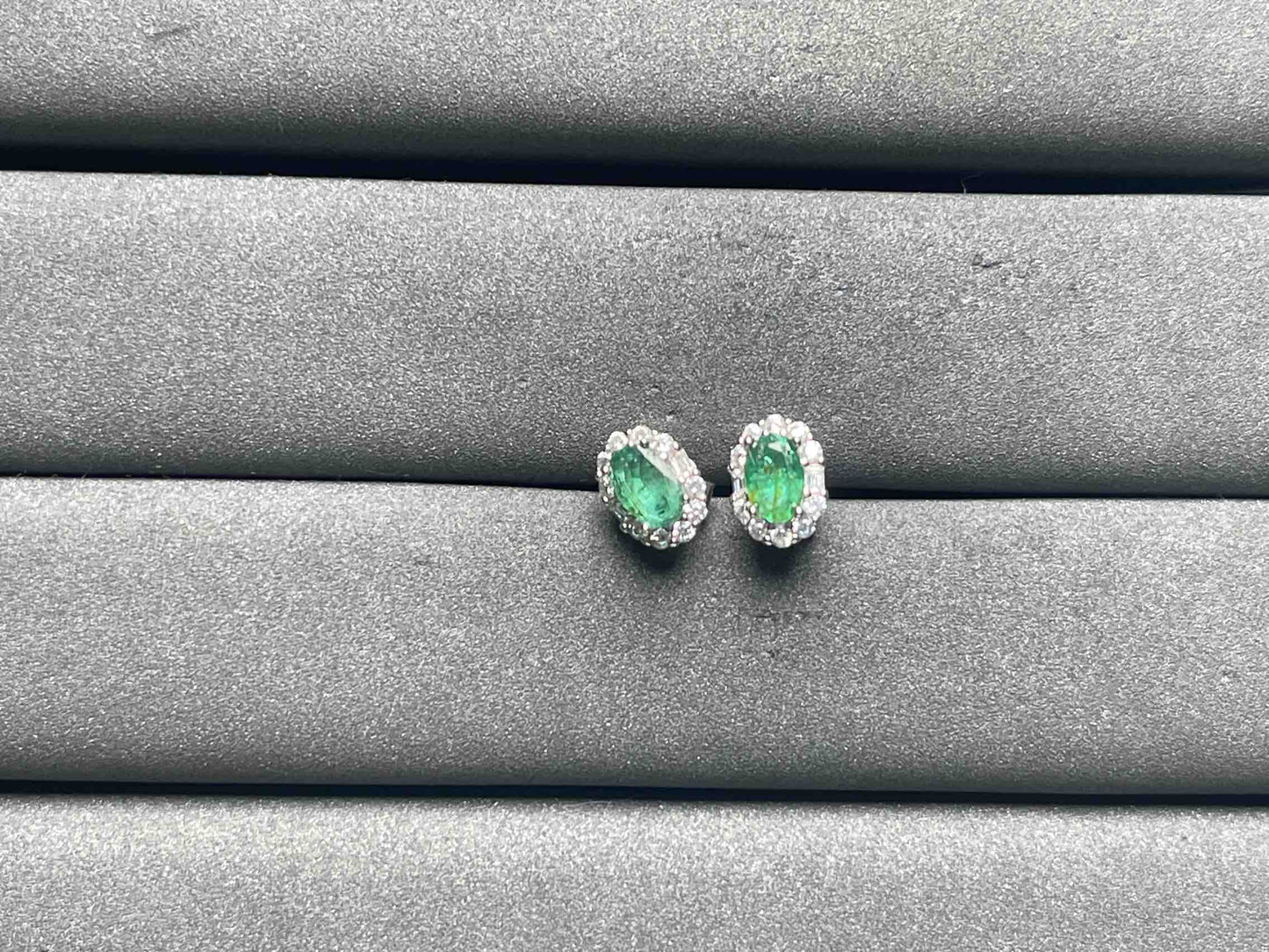 A8596 Emerald Earrings