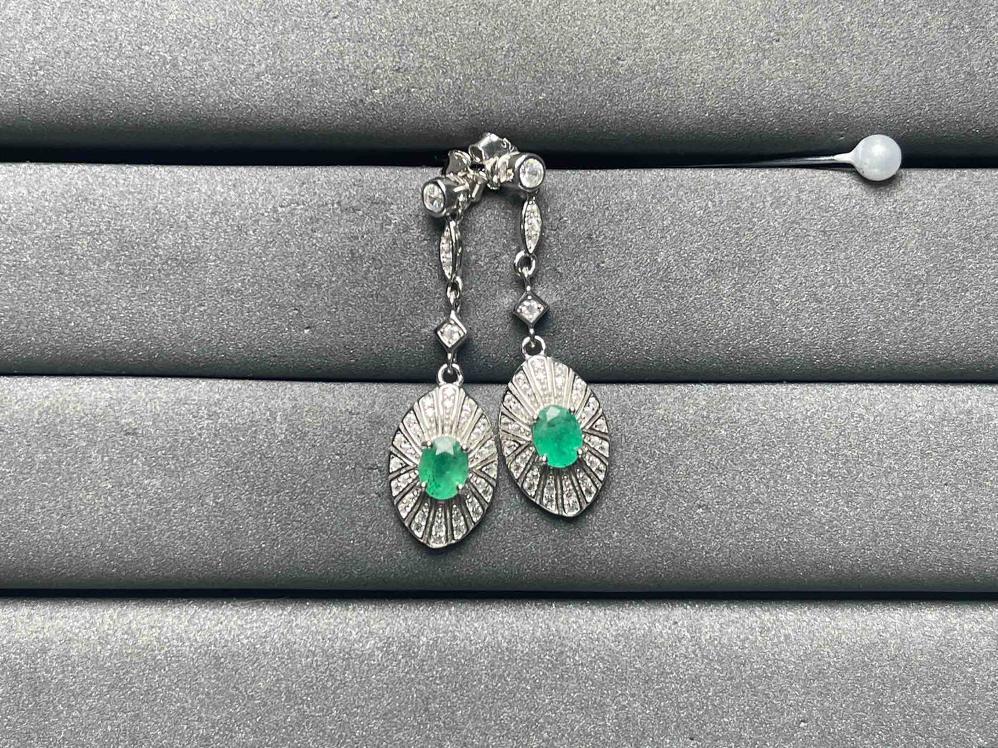 A8597 Emerald Earrings
