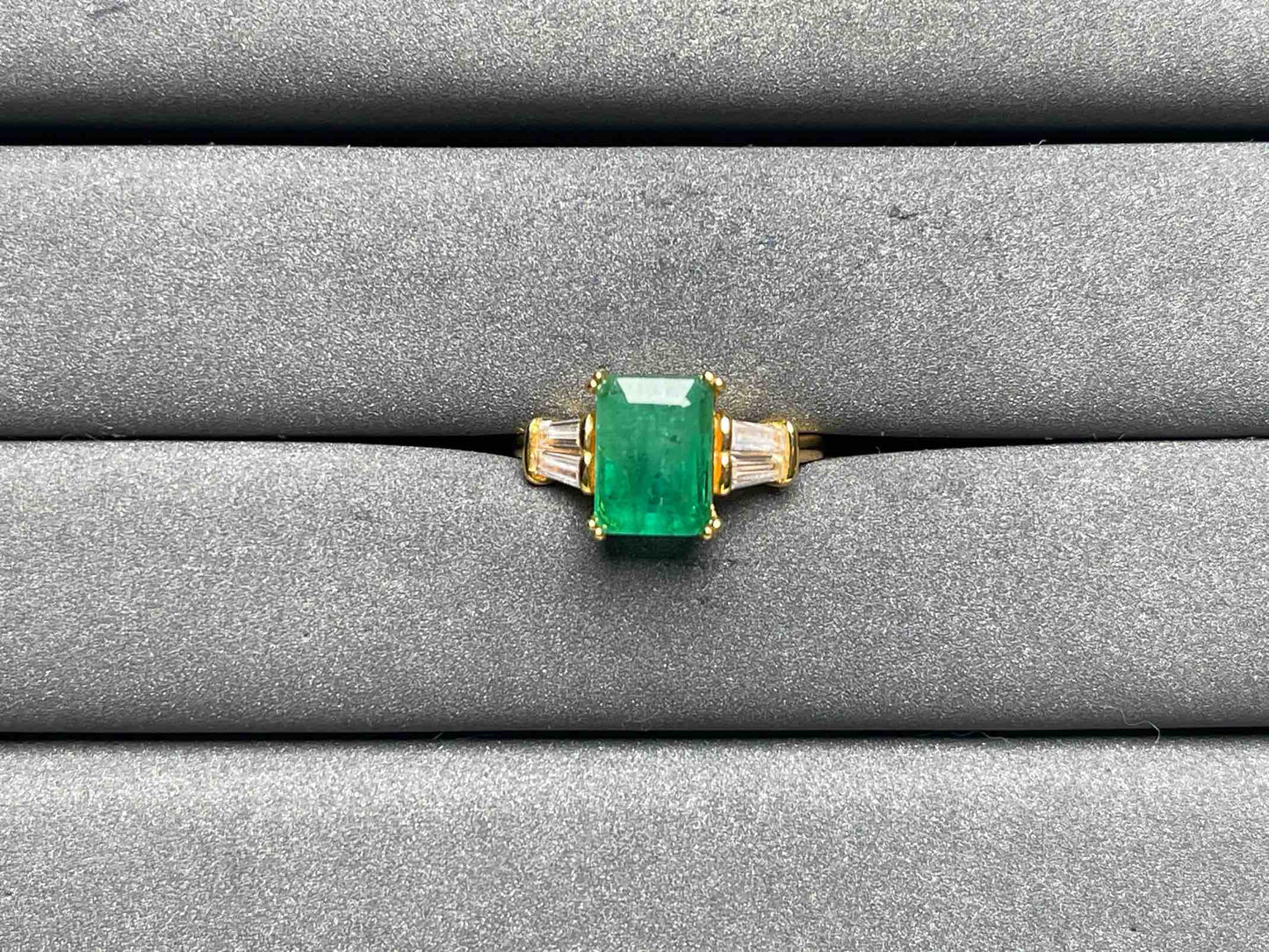 A8611 Emerald Ring