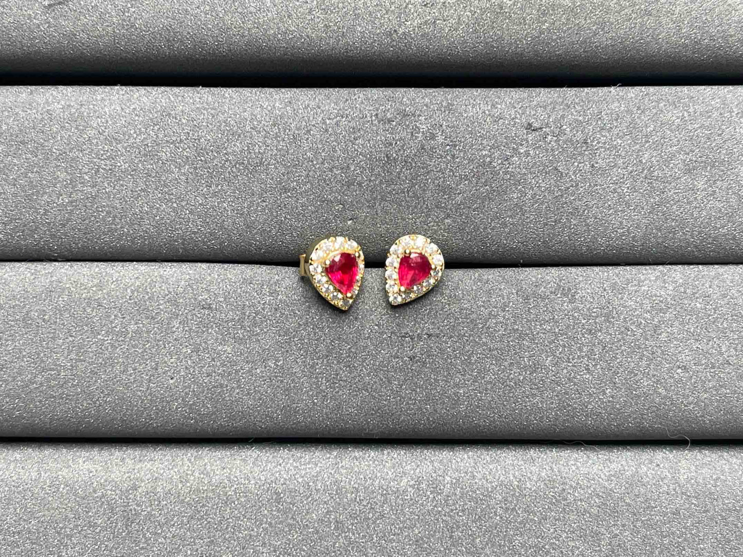 A8612 Garnet Earrings