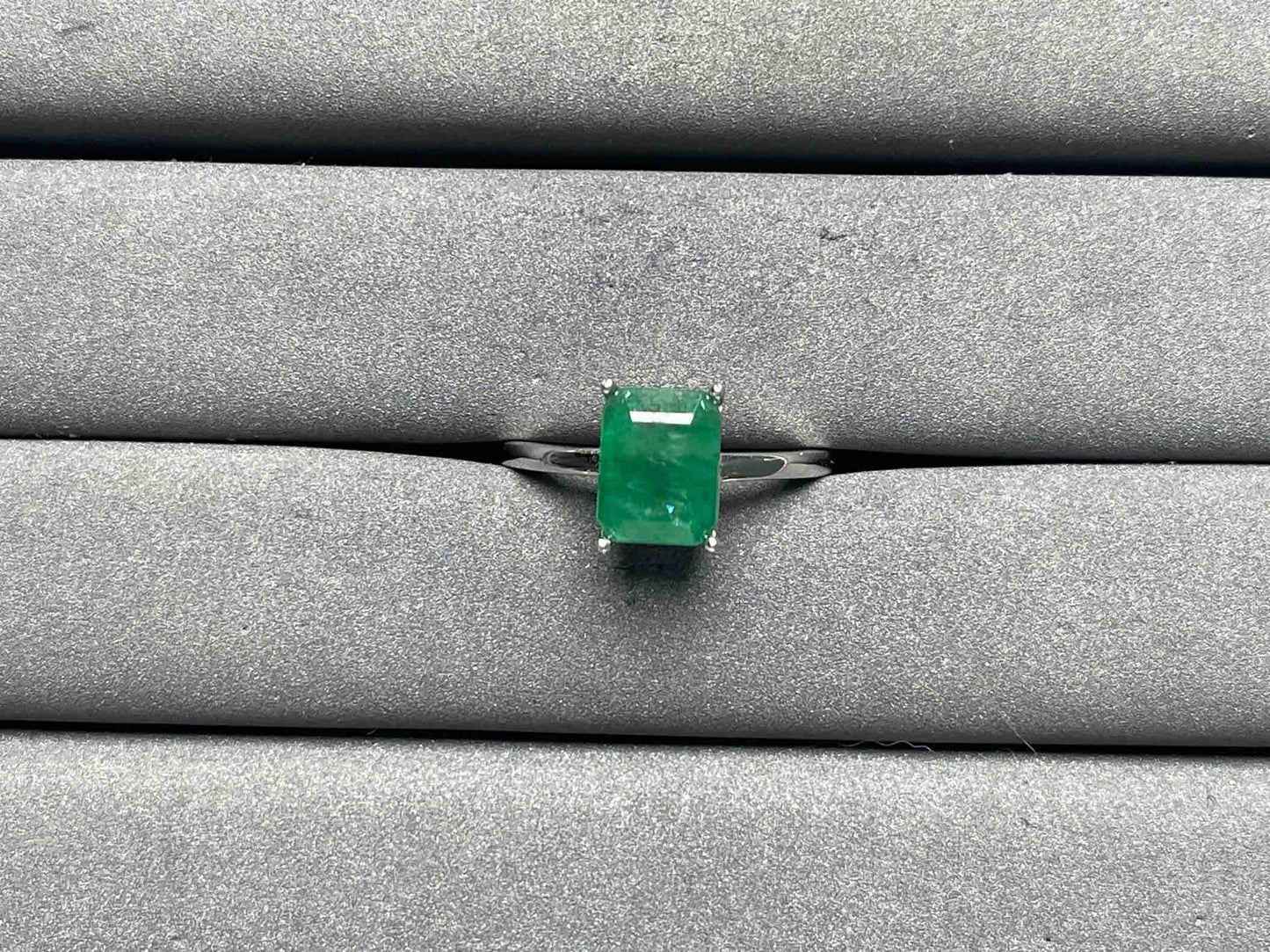 A8625 Emerald Ring