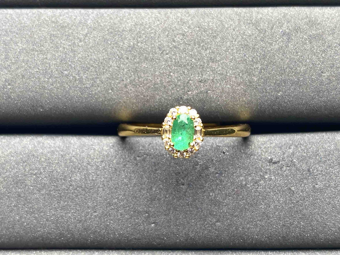 A8682 Emerald Ring