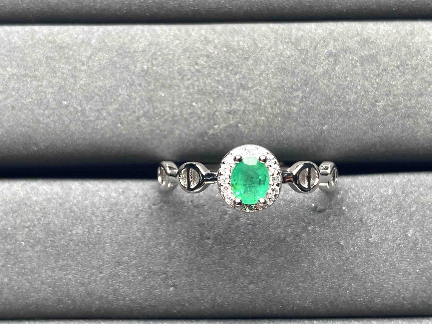 A8684 Emerald Ring