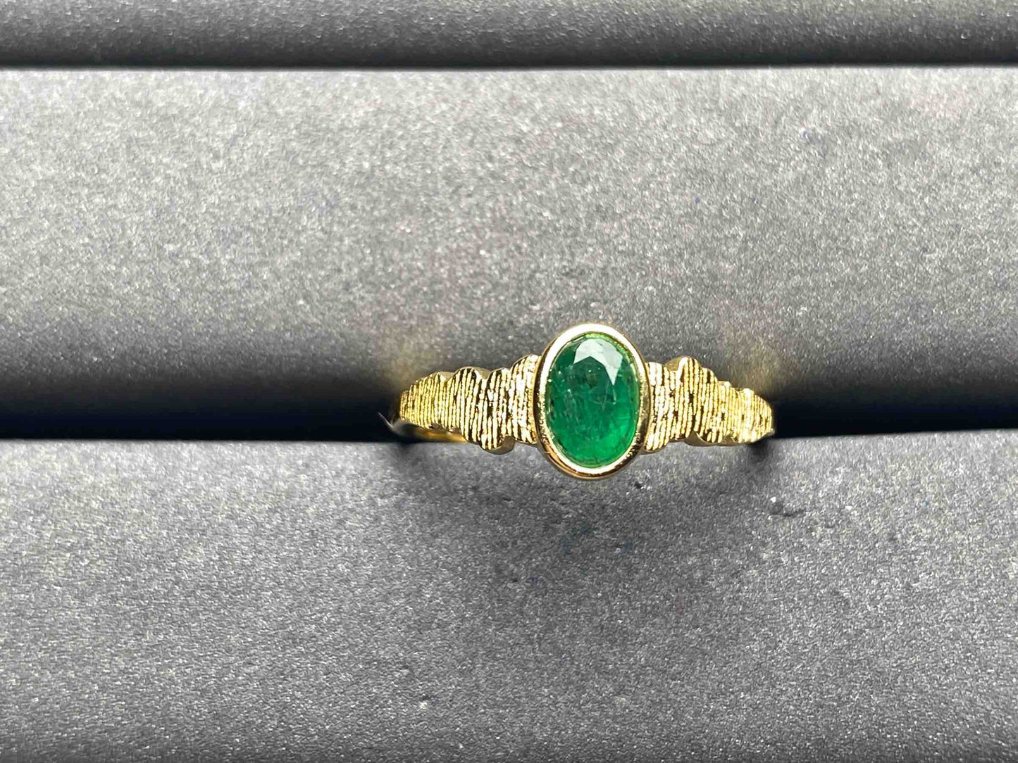 A8685 Emerald Ring