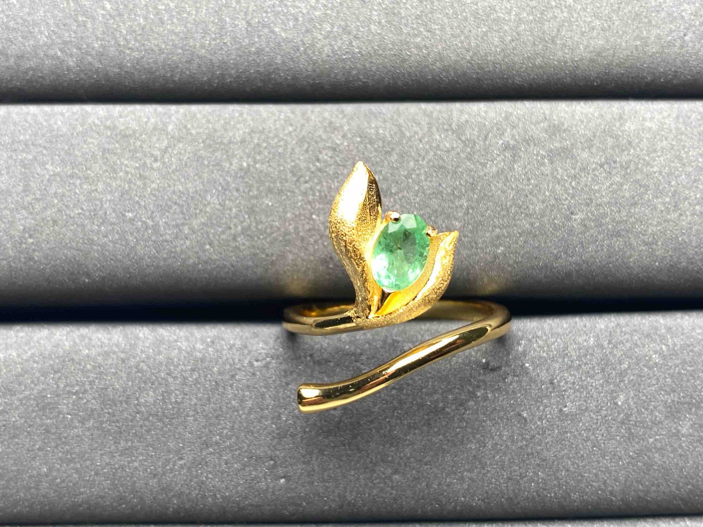 A8686 Emerald Ring