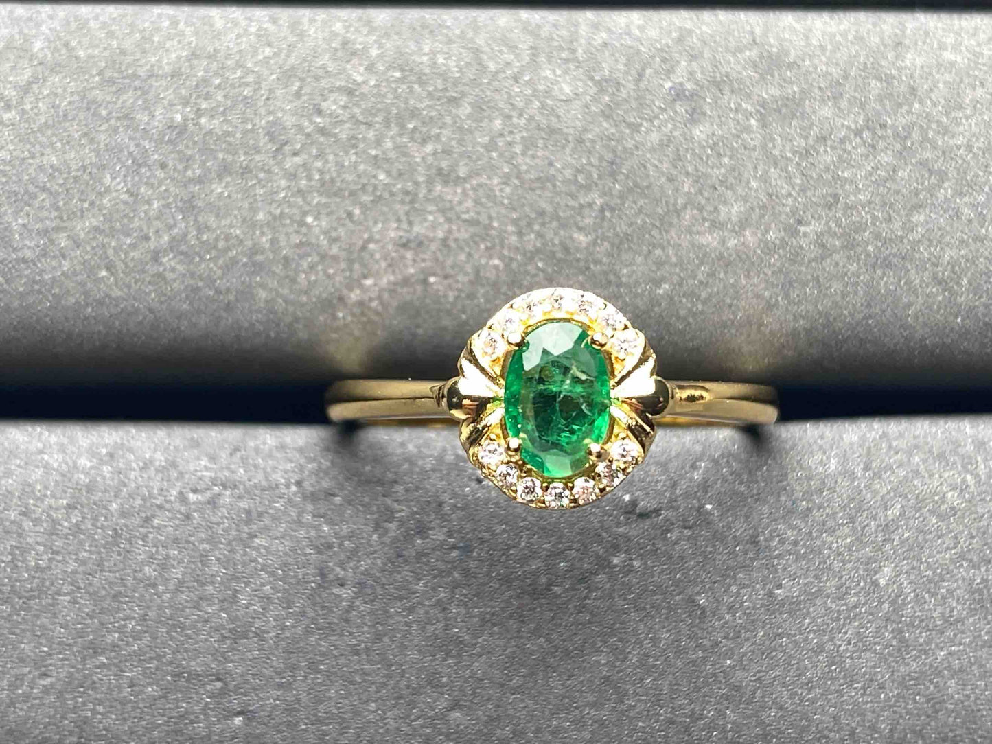 A8692 Emerald Ring