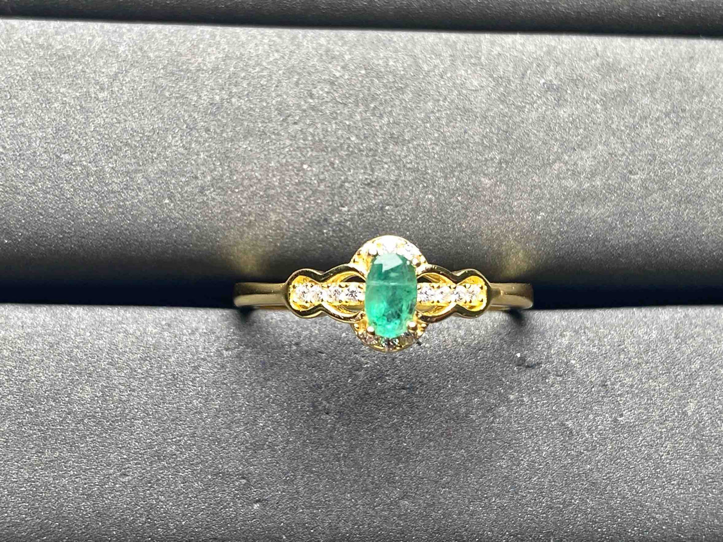 A8694 Emerald Ring