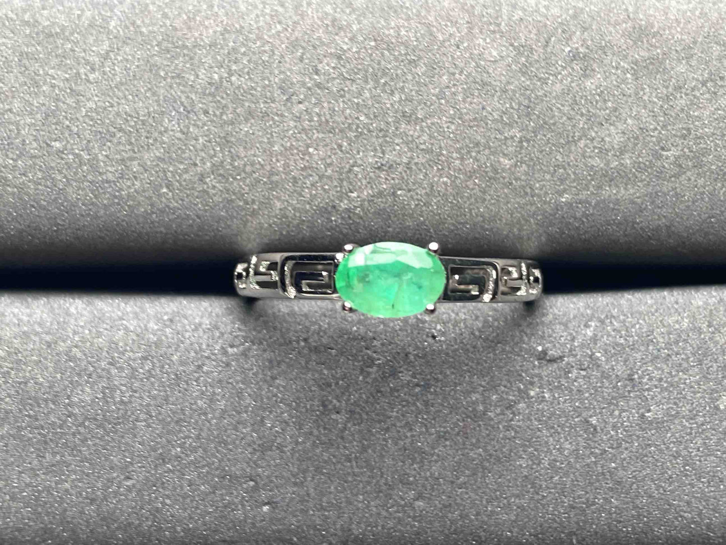 A8696 Emerald Ring