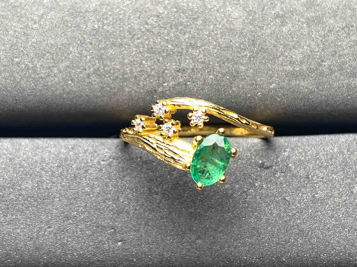 A8705 Emerald Ring