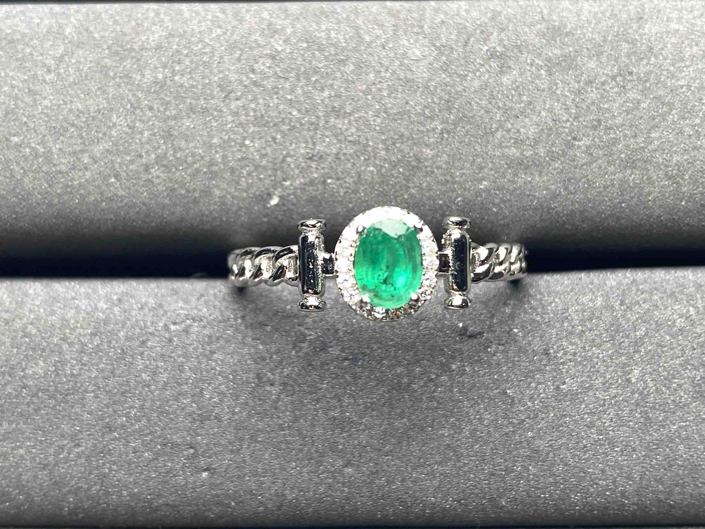A8706 Emerald Ring