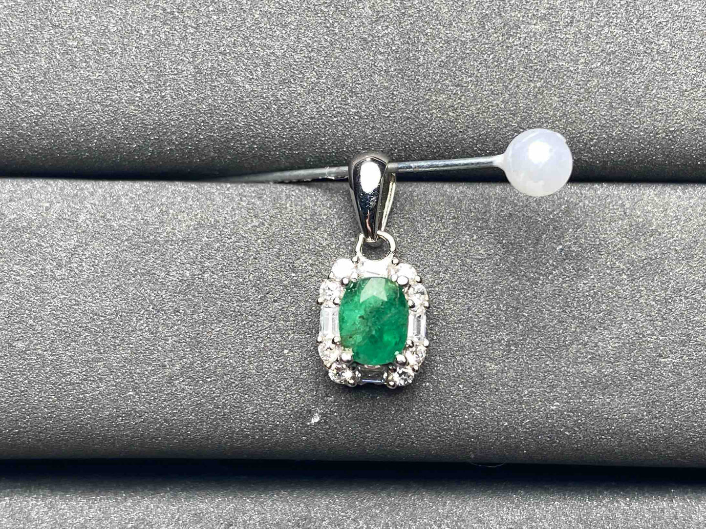 A8707 Emerald Ring