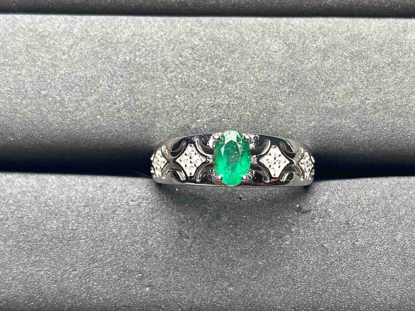 A8718 Emerald Ring
