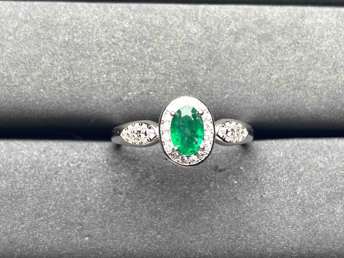 A8746 Emerald Ring