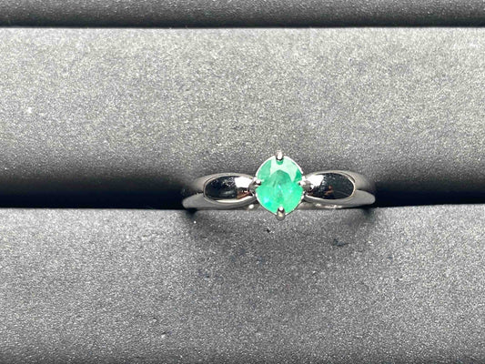 A8752 Emerald Ring