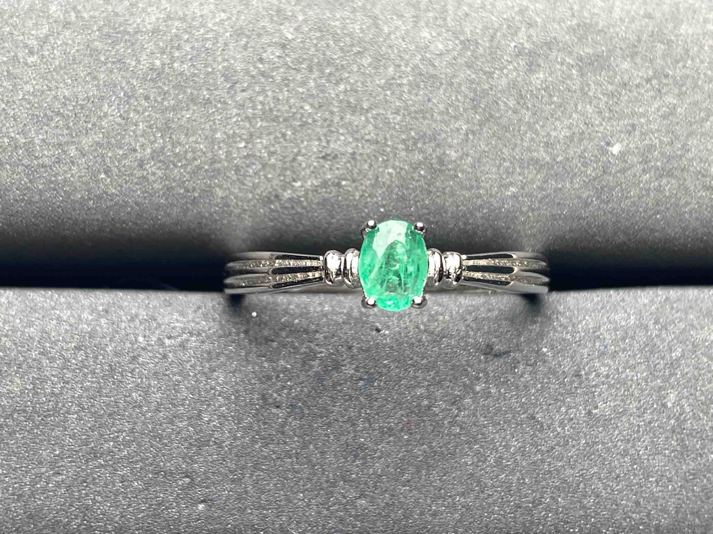 A8760 Emerald Ring