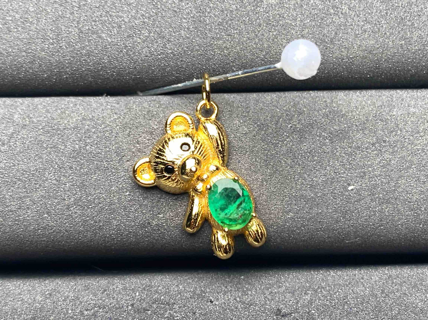 A8764 Emerald Pendant