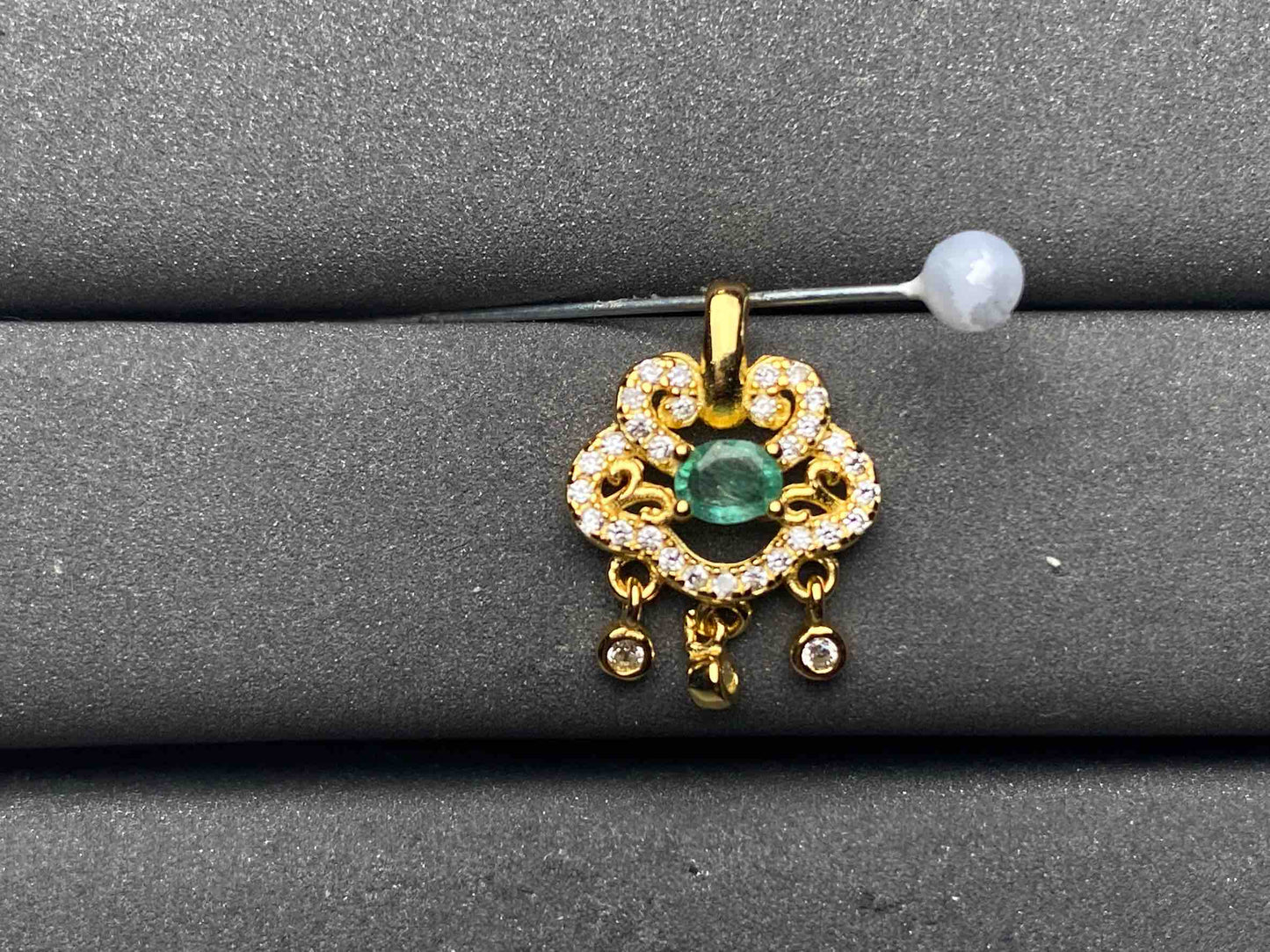 A8778 Emerald Pendant