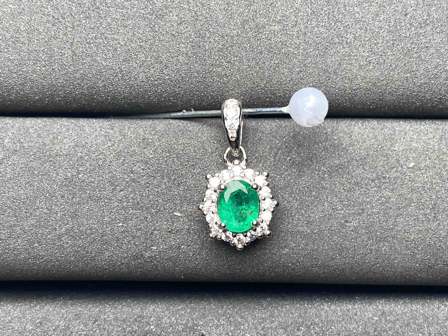 A8789 Emerald Pendant
