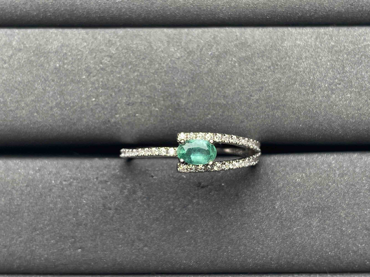 A8793 Emerald Ring