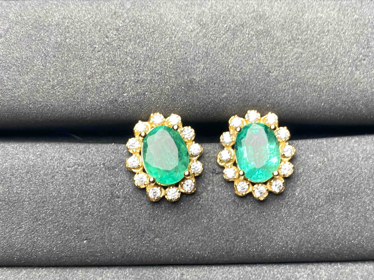 A8840 Emerald Earrings