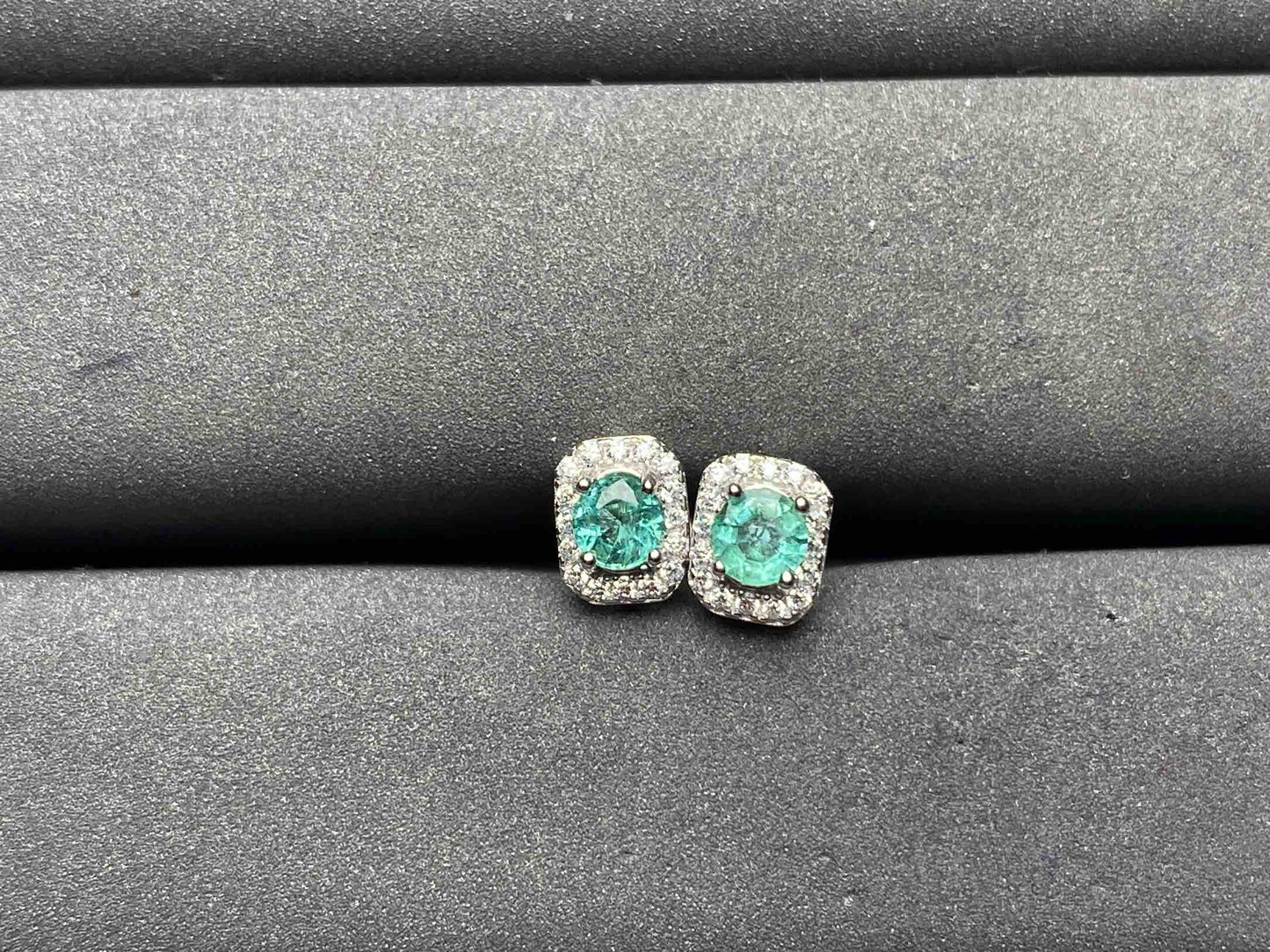 A8846 Emerald Earrings