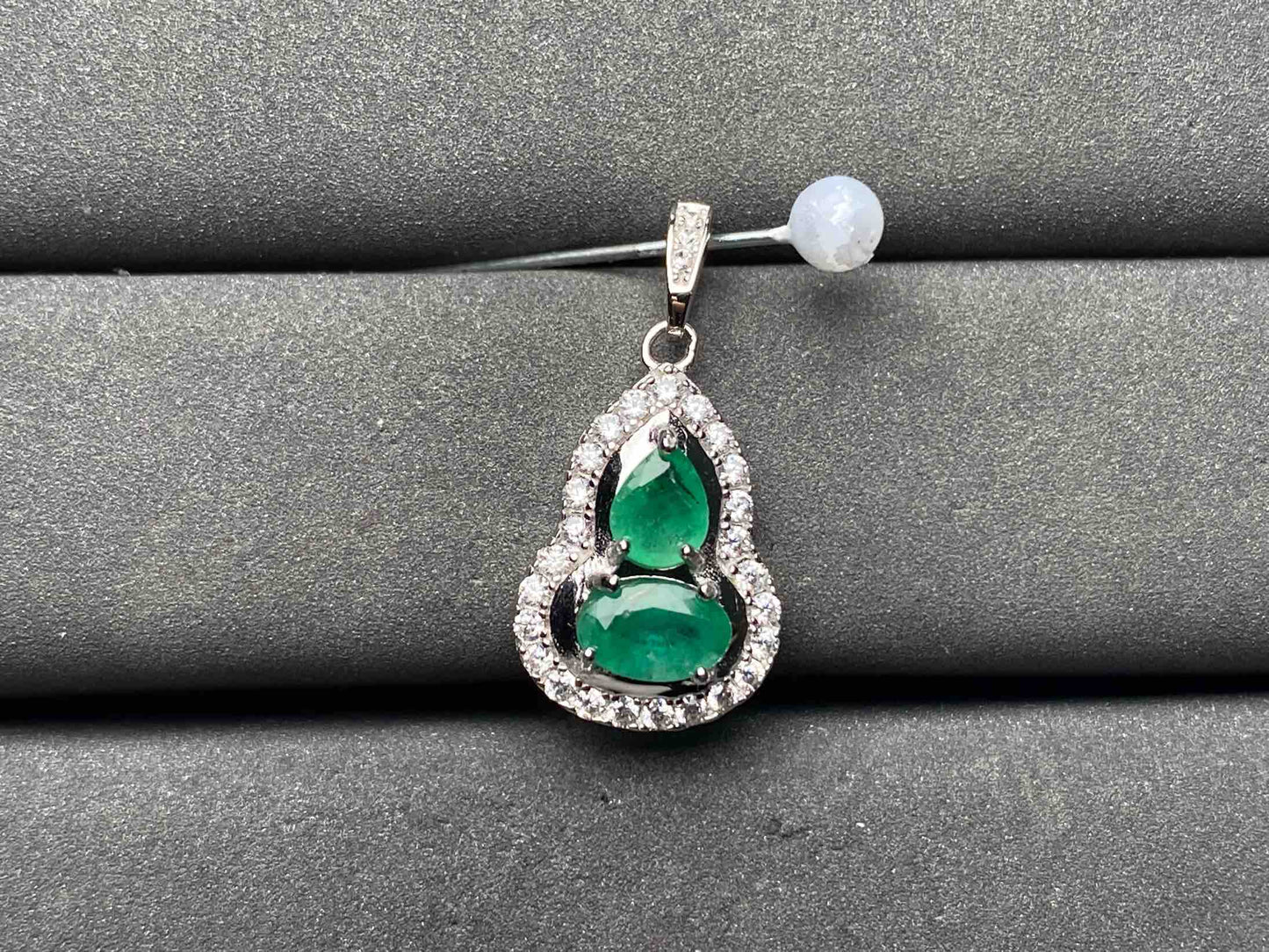 A8849 Emerald Pendant