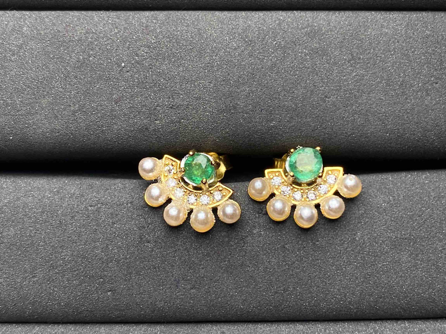 A8855 Emerald Earrings