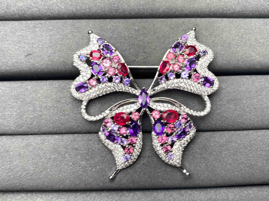 A8861 Ruby brooch