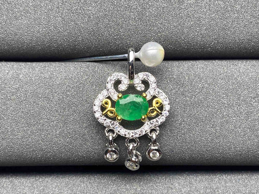A89 Emerald Pendant